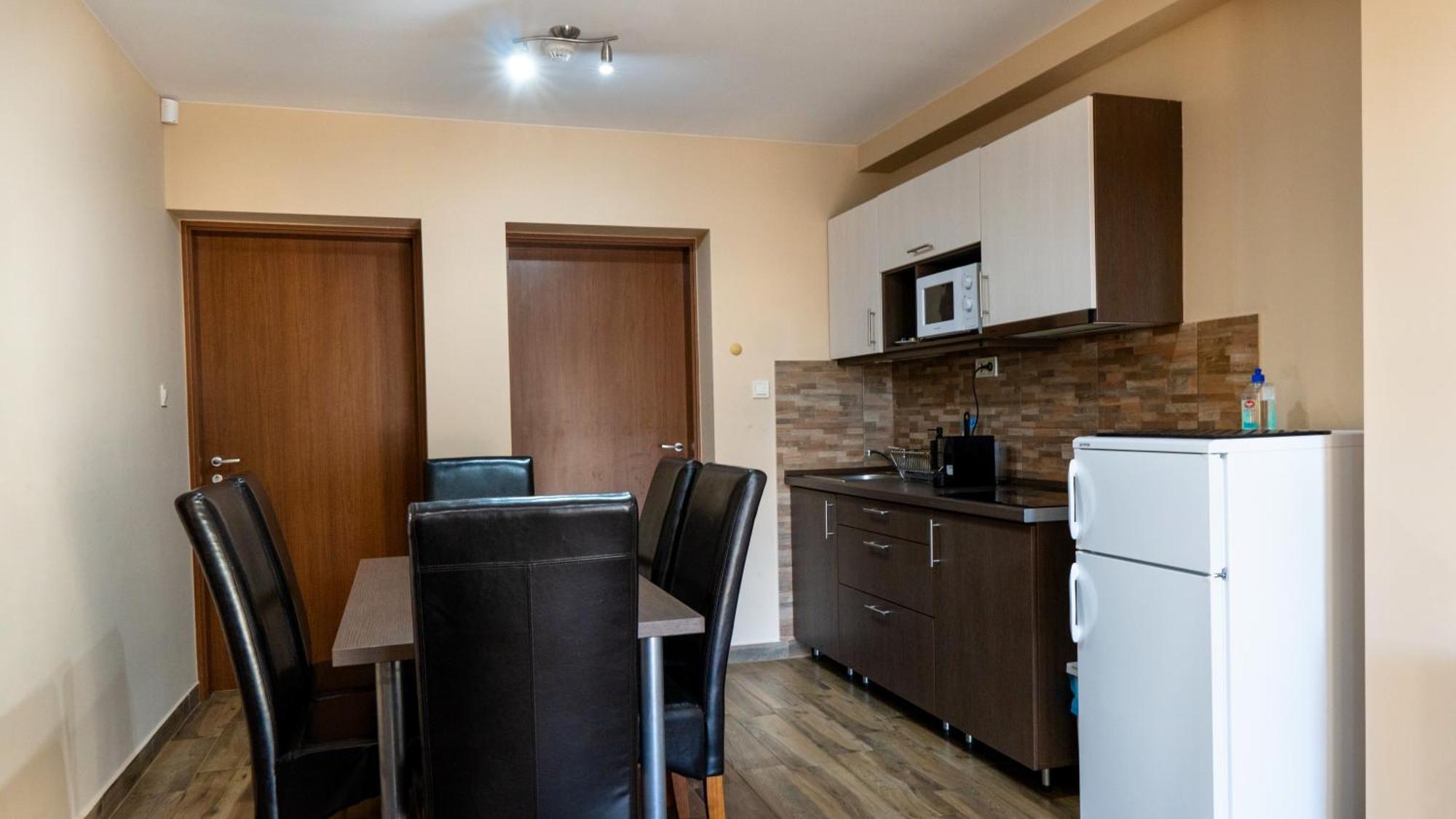 Family Apartman Eplény Buitenkant foto