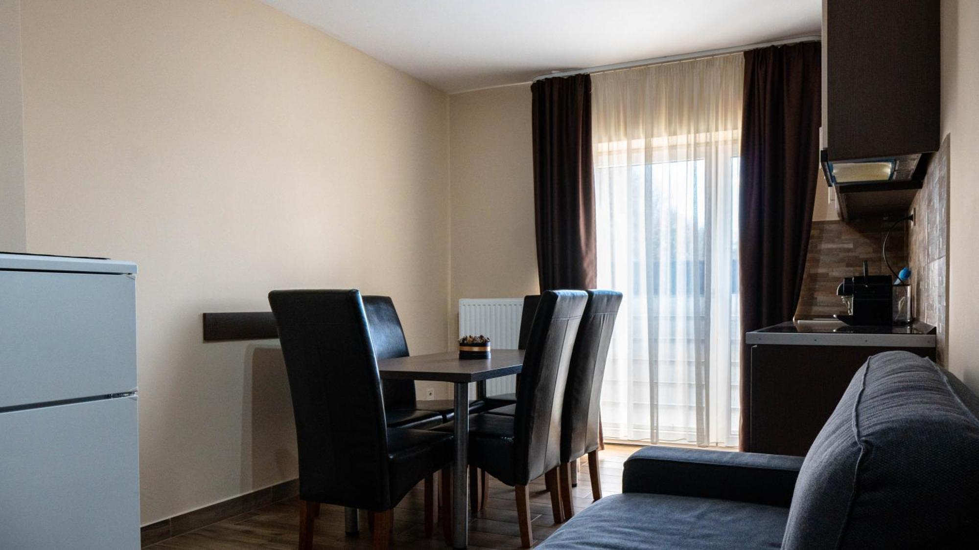 Family Apartman Eplény Buitenkant foto